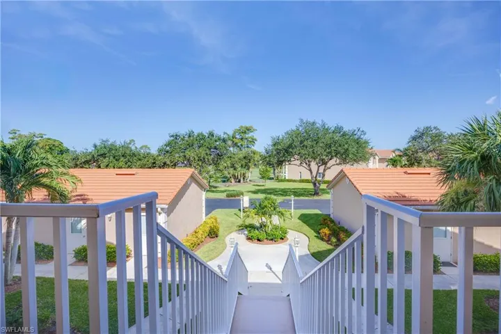 700  Saratoga  CIR, Naples, FL 34104