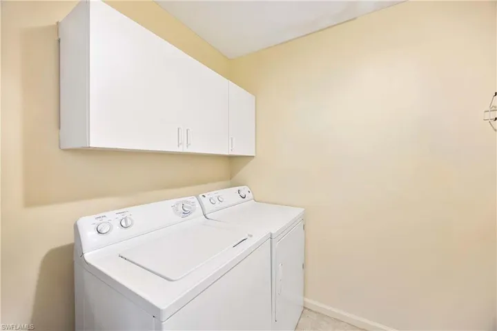 700  Saratoga  CIR, Naples, FL 34104