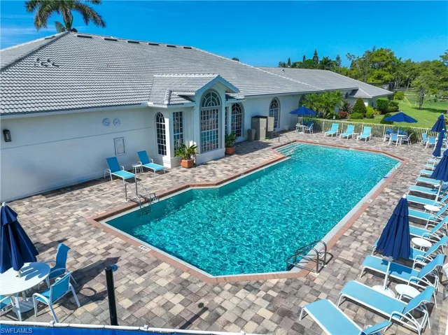 700  Saratoga  CIR, Naples, FL 34104