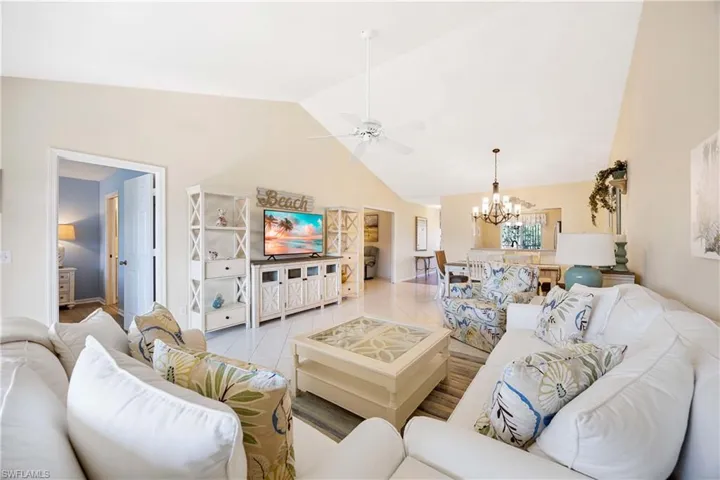 700  Saratoga  CIR, Naples, FL 34104