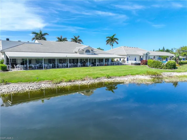 700  Saratoga  CIR, Naples, FL 34104
