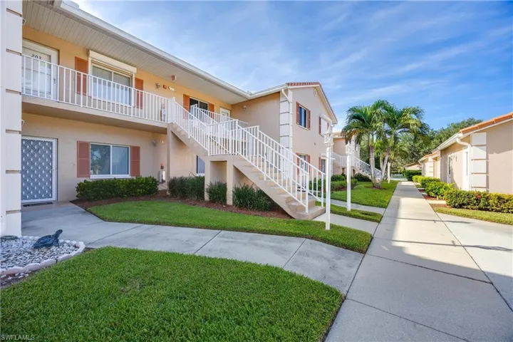 700  Saratoga  CIR, Naples, FL 34104