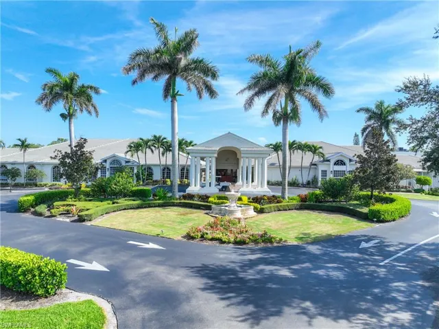 700  Saratoga  CIR, Naples, FL 34104