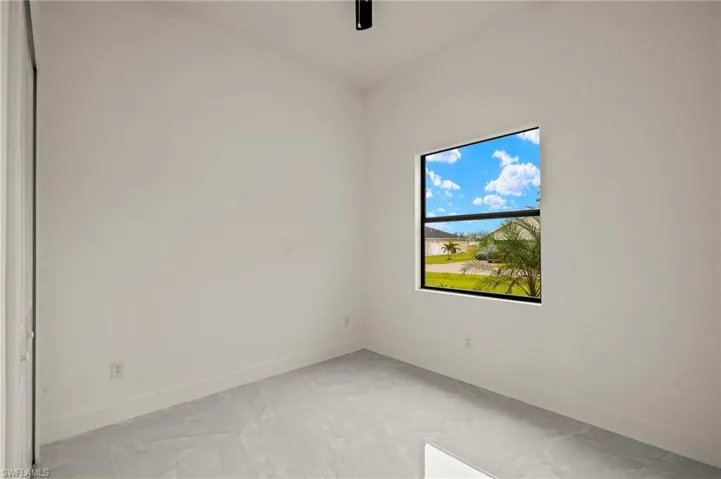 2nd spacious bedroom.