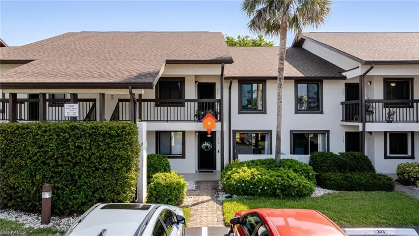 600 Misty Pines Cir 104, Naples, Florida 34105