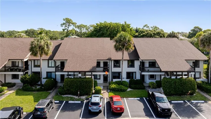 600 Misty Pines Cir 104, Naples, Florida 34105