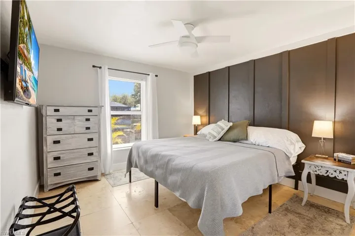 King Bed/ Feature Wall/ Smart TV