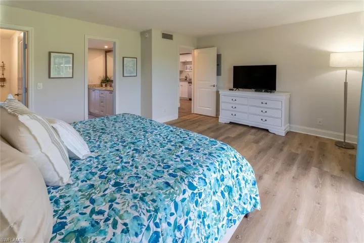 96 Glades Blvd 513, Naples, Florida 34112