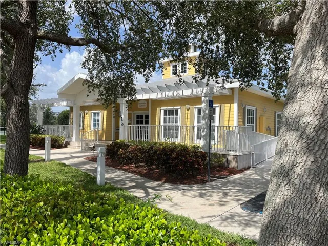 CLUBHOUSE