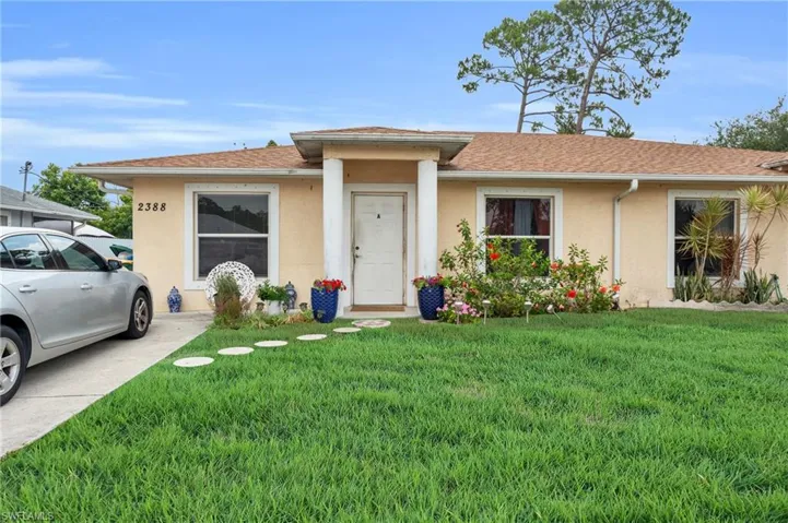 View of front of house featuring a front lawn