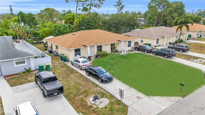 View of front of house featuring a front lawn