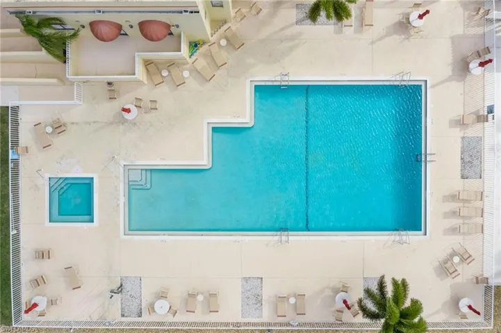 Community pool & spa