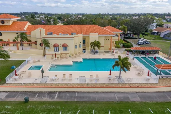 Beautiful Community center with pool & spa