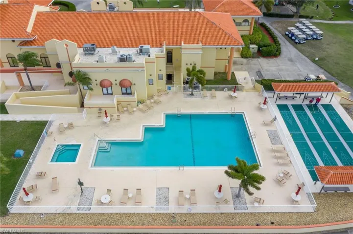 Community pool & spa
