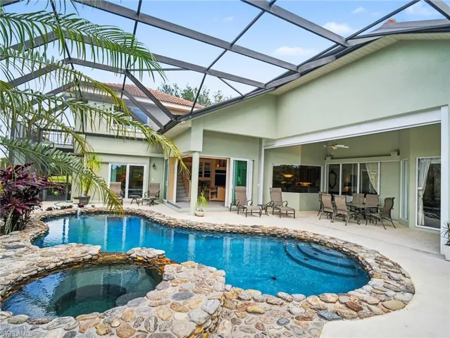 Ideal outdoor & indoor entertaining space.