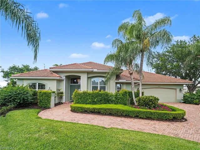 Estate Home in a perfect Florida setting.