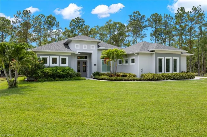 View of front of house featuring a front lawn