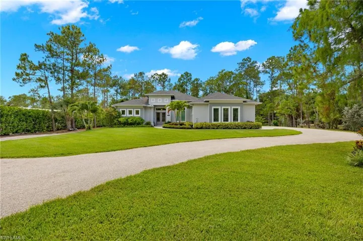 View of front of house featuring a front yard