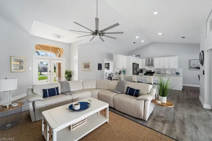 Living room / kitchen