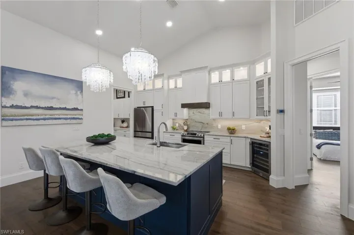 Breakfast bar / large island