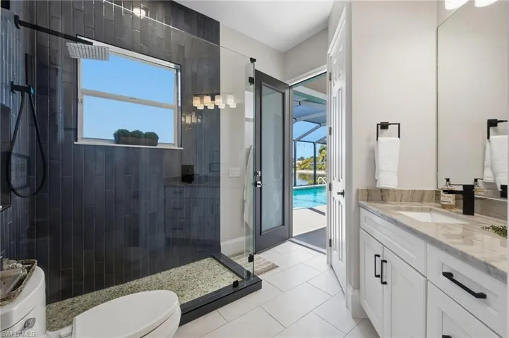 Full Bath 2 / pool bath