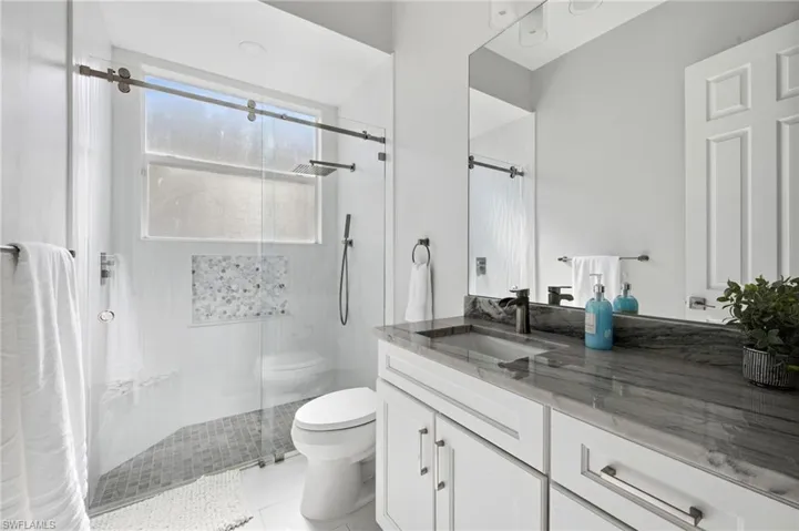 Full bath 3
