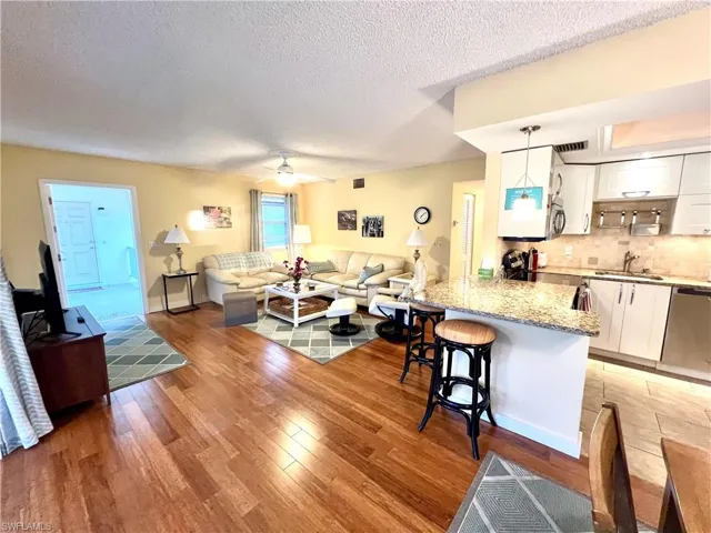 1155  Sandpiper  ST, Naples, FL 34102