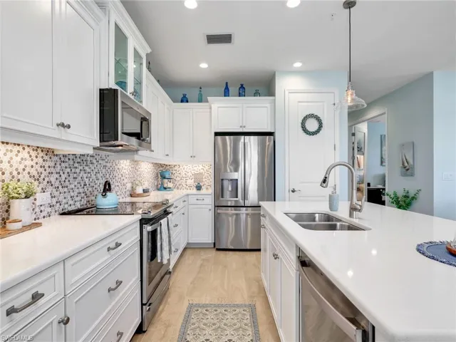 2543 Seychelles Dr 605, Naples, Florida 34112