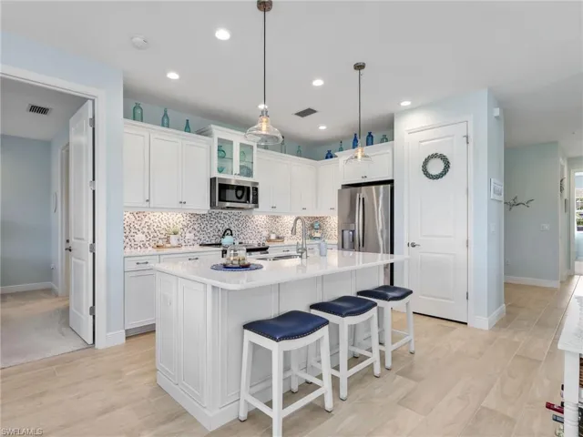 2543 Seychelles Dr 605, Naples, Florida 34112