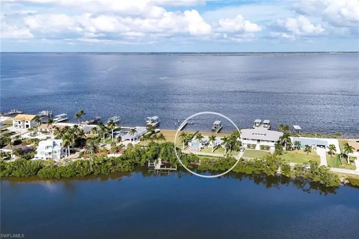 Big open water view with quick DIRECT Gulf access and Quick direct access to the Intracoastal Waterway!