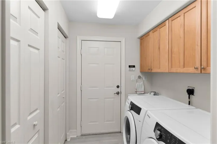 1273 Rialto Way 102, Naples, Florida 34114