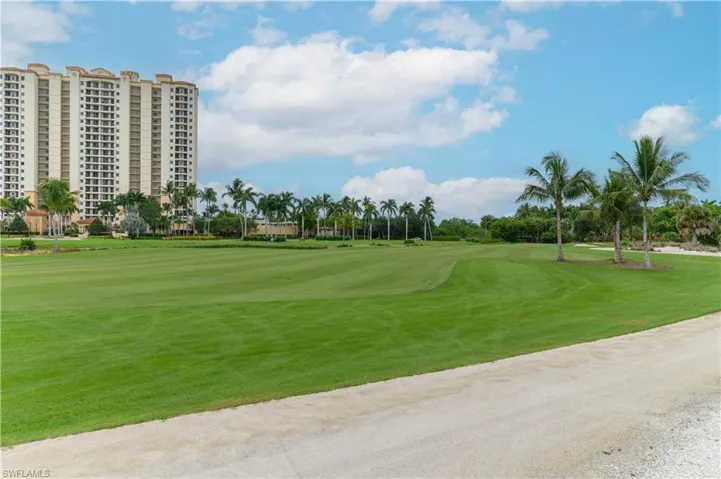 1273 Rialto Way 102, Naples, Florida 34114