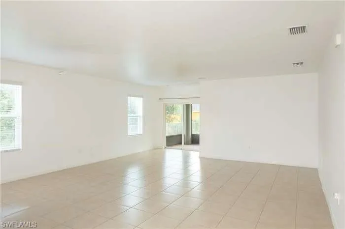 Unfurnished room featuring light tile patterned floors