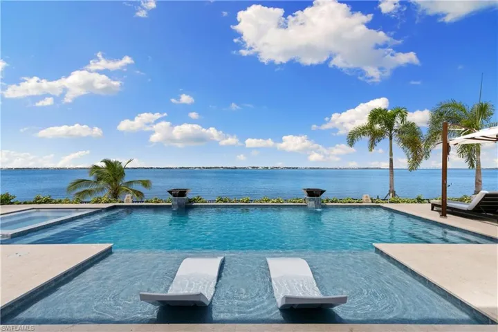 Sweeping, unobstructed views of the Caloosahatchee River.
