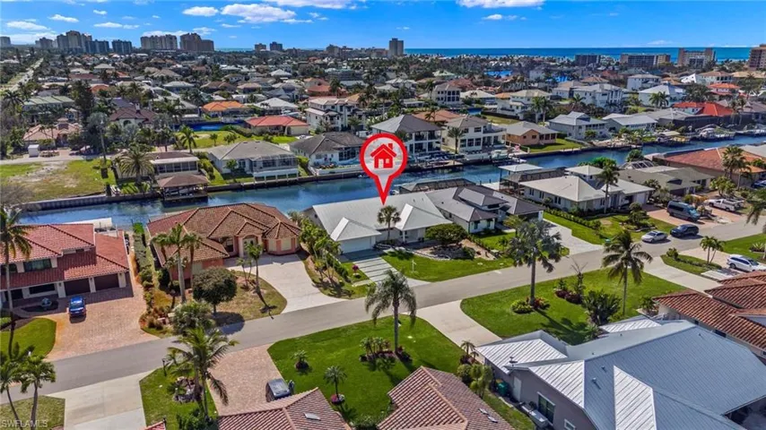 Aerial view of the property, located on a canal with direct access to the water