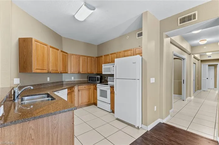 10050 Lake Cove Dr # 202, Fort Myers, Florida 33908