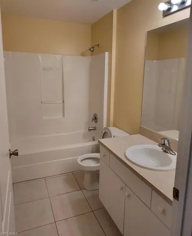 1109 NE 2nd  PL, Cape Coral, FL 33909