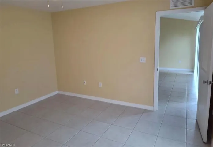 1109 NE 2nd  PL, Cape Coral, FL 33909