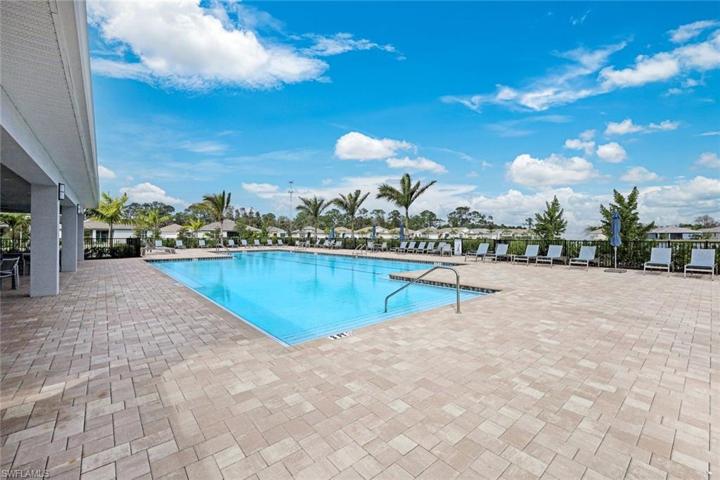 370 Deauville LOOP, NAPLES FL 34114