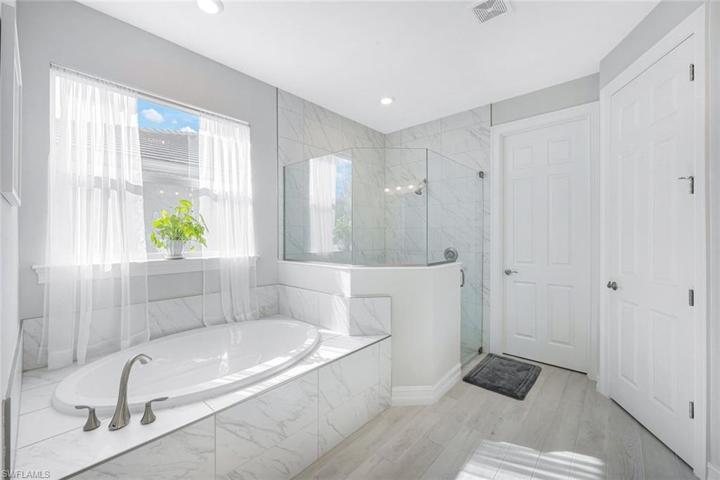 370 Deauville LOOP, NAPLES FL 34114