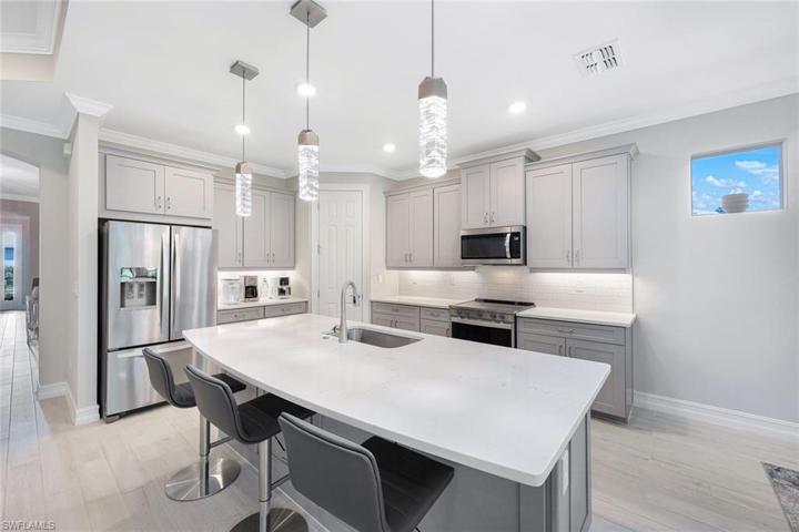 370 Deauville LOOP, NAPLES FL 34114