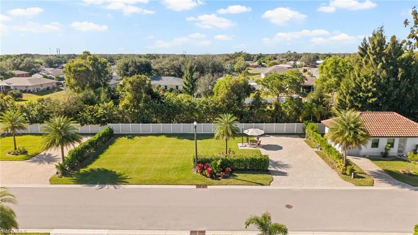 Birds eye view of property