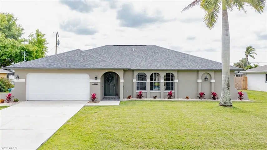 Amazing Newly Renovated 4 Bedroom/2 Bathroom Pool Home With Living Room-Family Room-Dining Room!