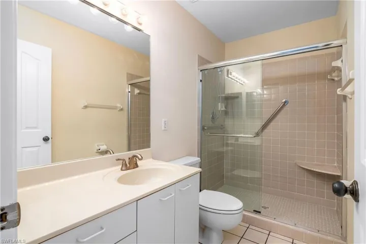 Upstairs guest bath