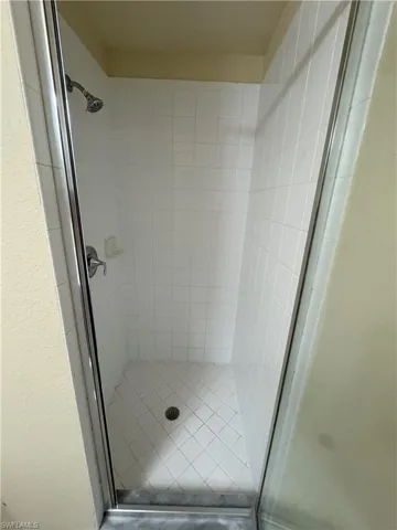 Bathroom featuring a tile shower