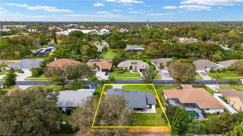 10274  Boca  CIR, Naples, FL 34109