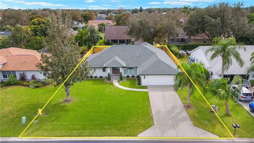 10274  Boca  CIR, Naples, FL 34109