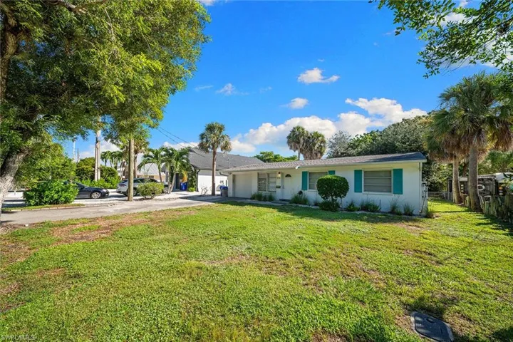 1010 13th St N, Naples, Florida 34102