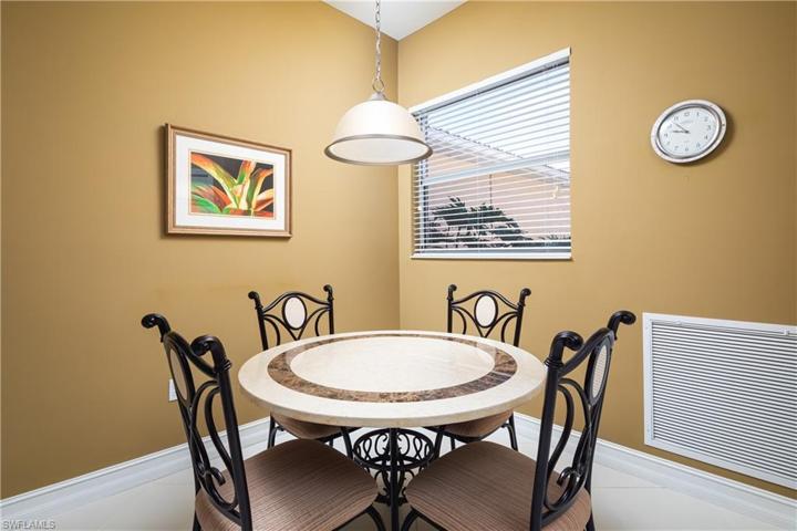 Kitchen nook - breakfast area.