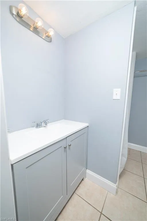 27311 Riverside DR, Bonita Springs, FL 34135,225001359